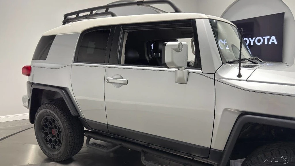 2008 Toyota FJ Cruiser - Image 12 of 24