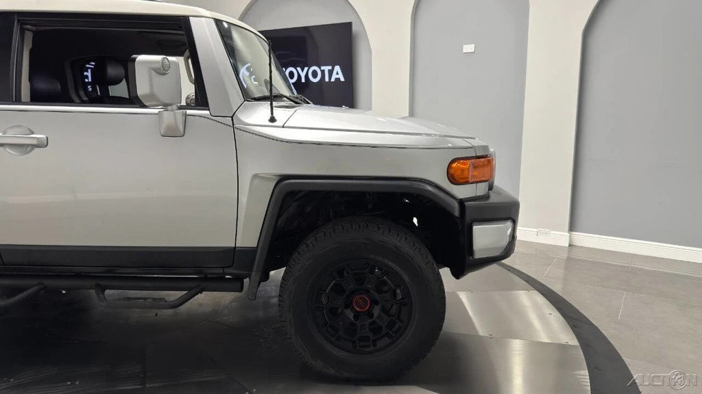 2008 Toyota FJ Cruiser - Image 11 of 24