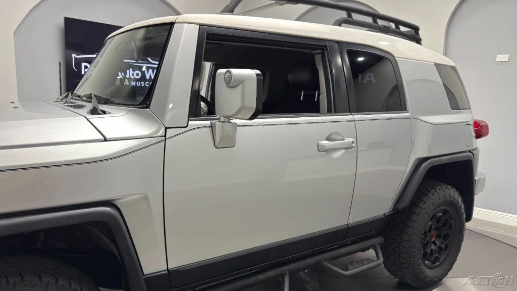 2008 Toyota FJ Cruiser - Image 15 of 24