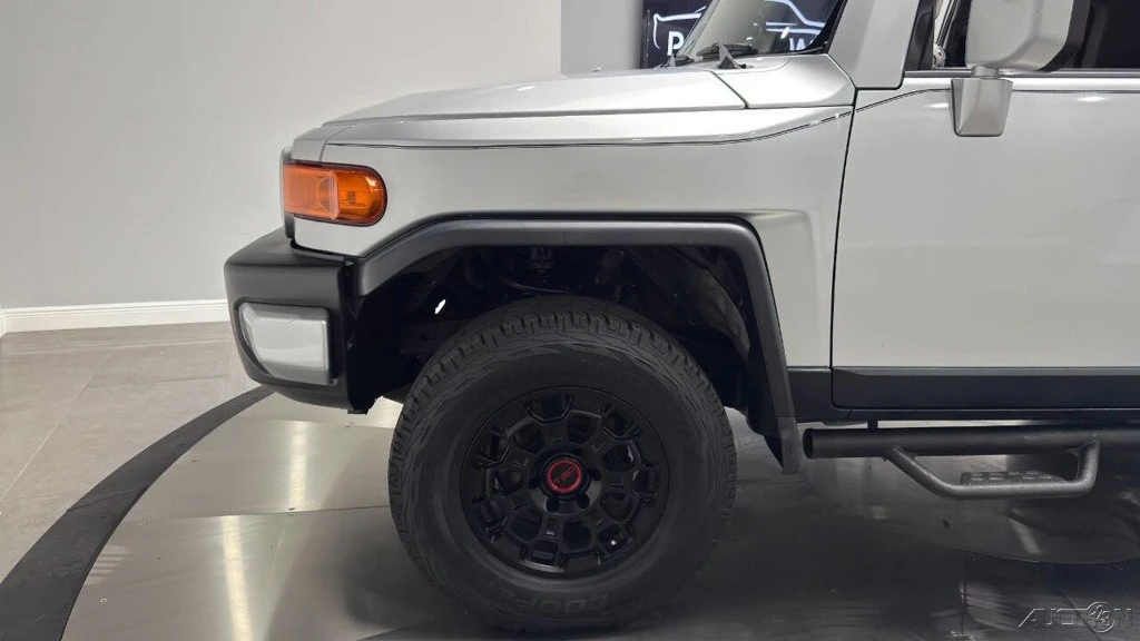 2008 Toyota FJ Cruiser - Image 14 of 24