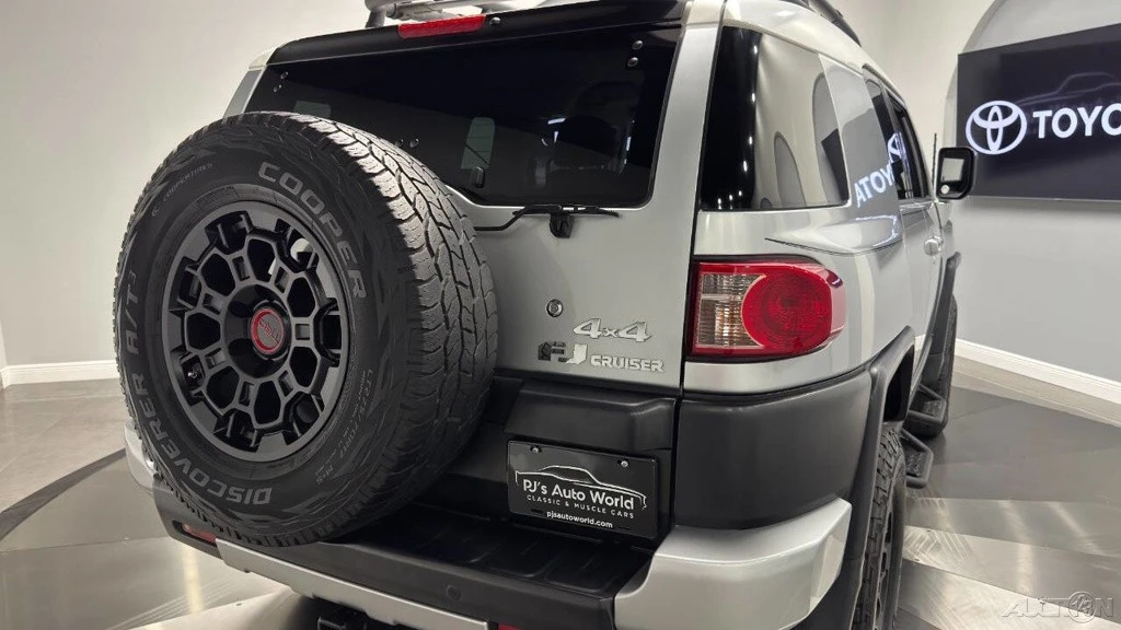 2008 Toyota FJ Cruiser - Image 22 of 24