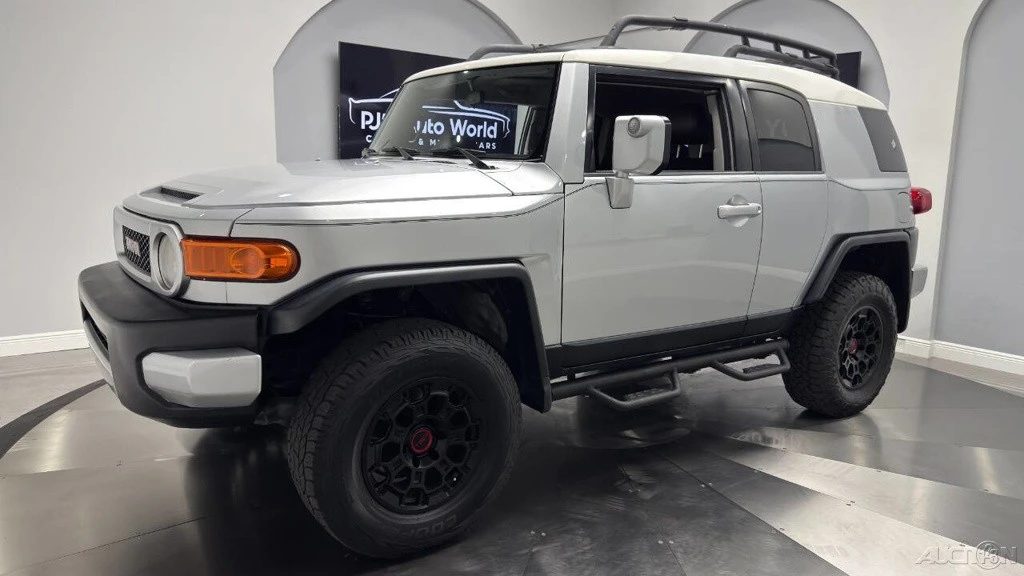 2008 Toyota FJ Cruiser - Image 13 of 24