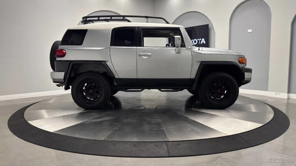 2008 Toyota FJ Cruiser - Image 5 of 24