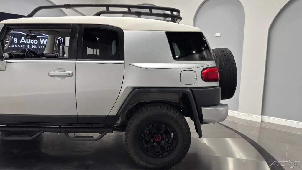 2008 Toyota FJ Cruiser - Image 19 of 24