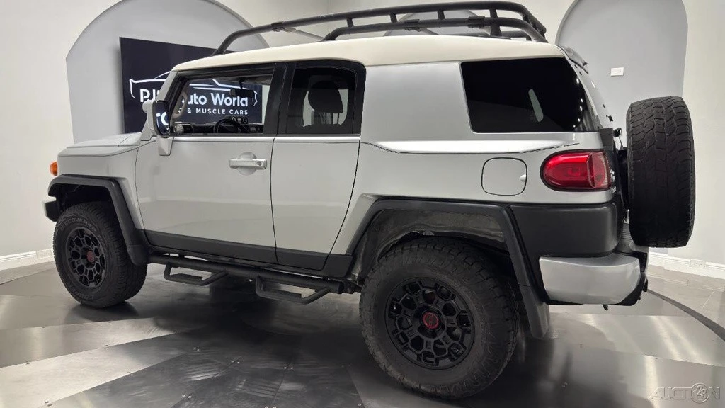2008 Toyota FJ Cruiser - Image 17 of 24