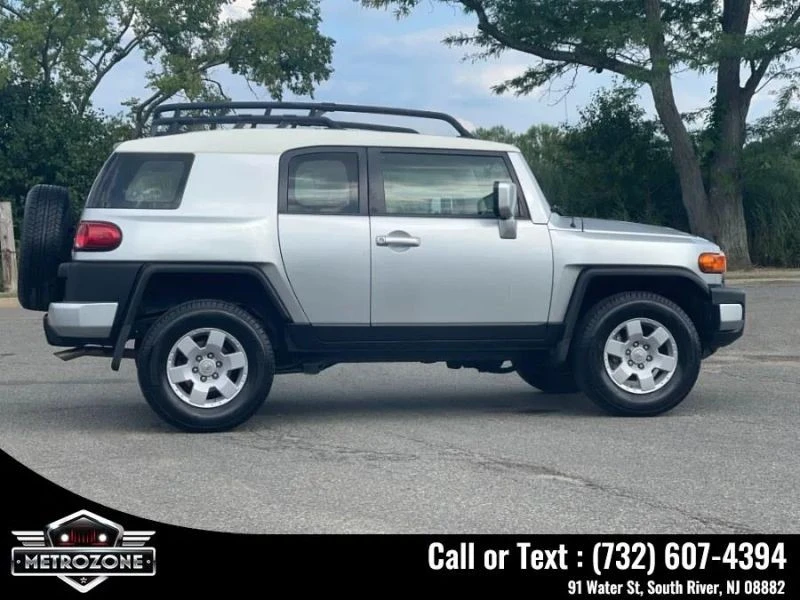 2008 Toyota FJ Cruiser - Image 9 of 12