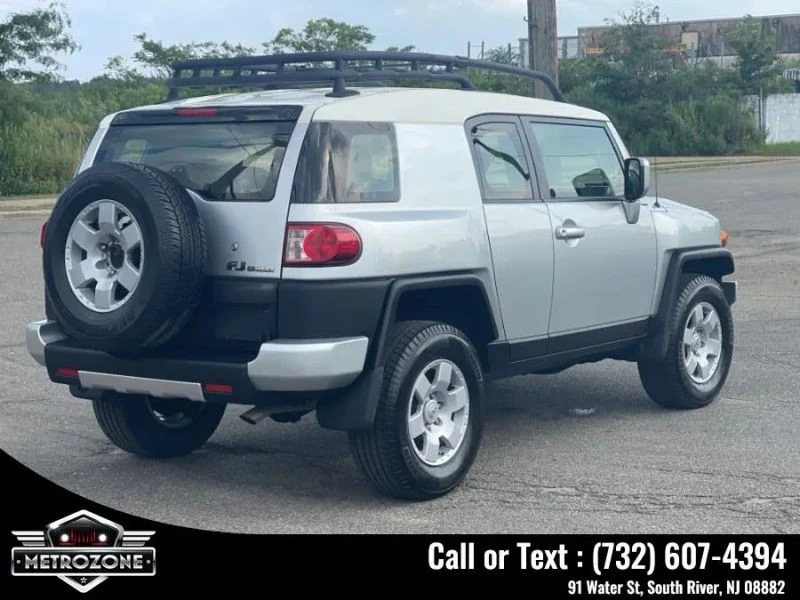 2008 Toyota FJ Cruiser - Image 8 of 12
