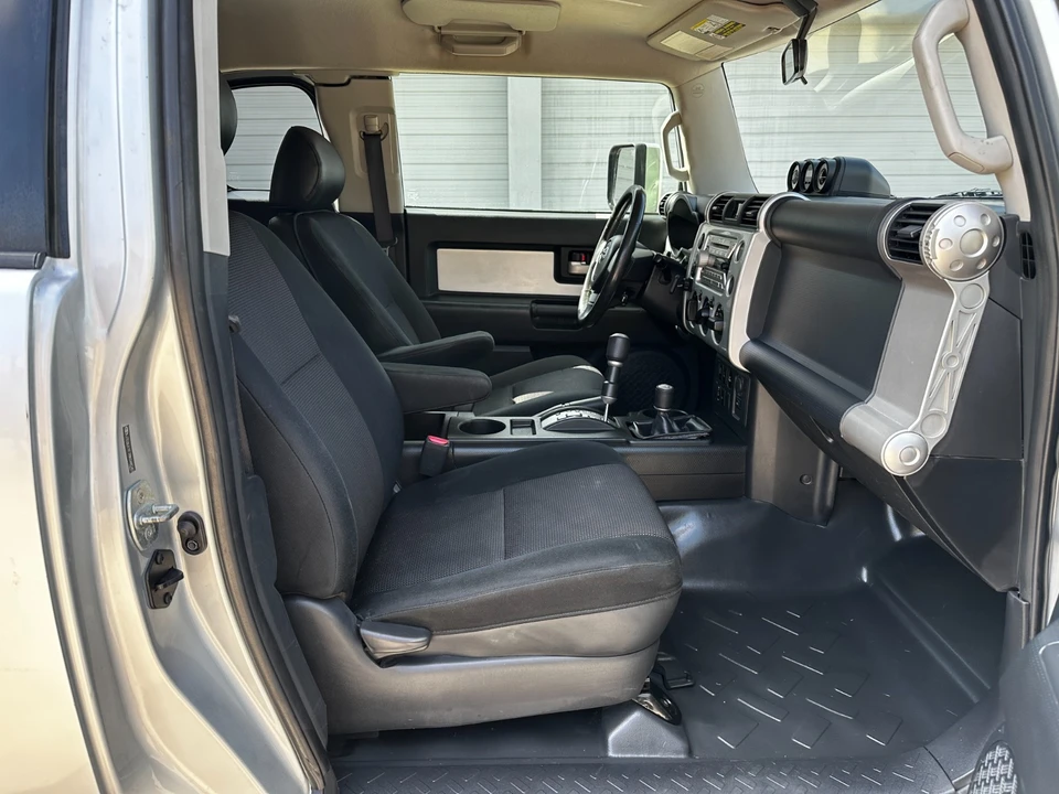 2008 Toyota FJ Cruiser - Image 13 of 31
