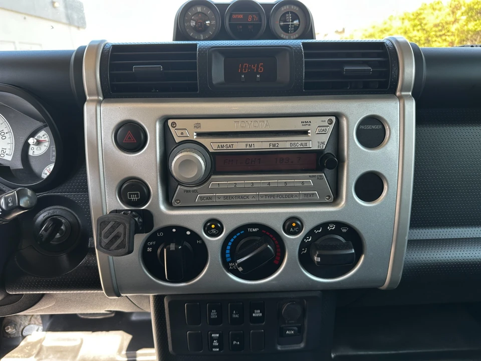 2008 Toyota FJ Cruiser - Image 9 of 31