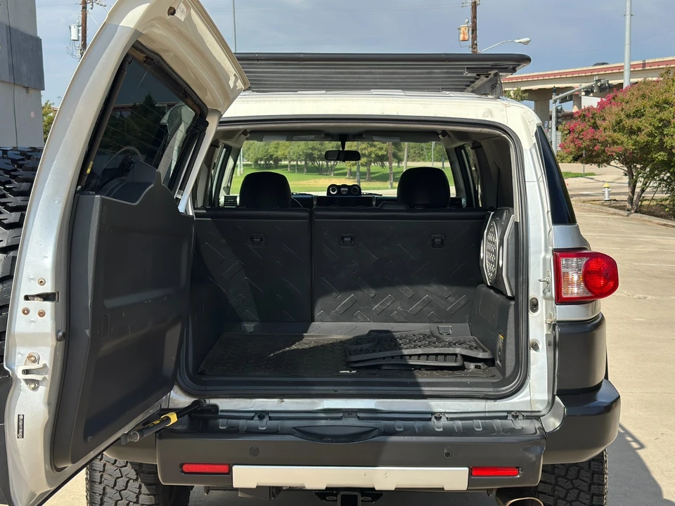 2008 Toyota FJ Cruiser - Image 19 of 31