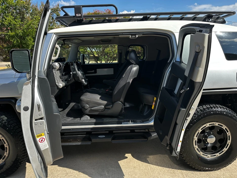 2008 Toyota FJ Cruiser - Image 23 of 31