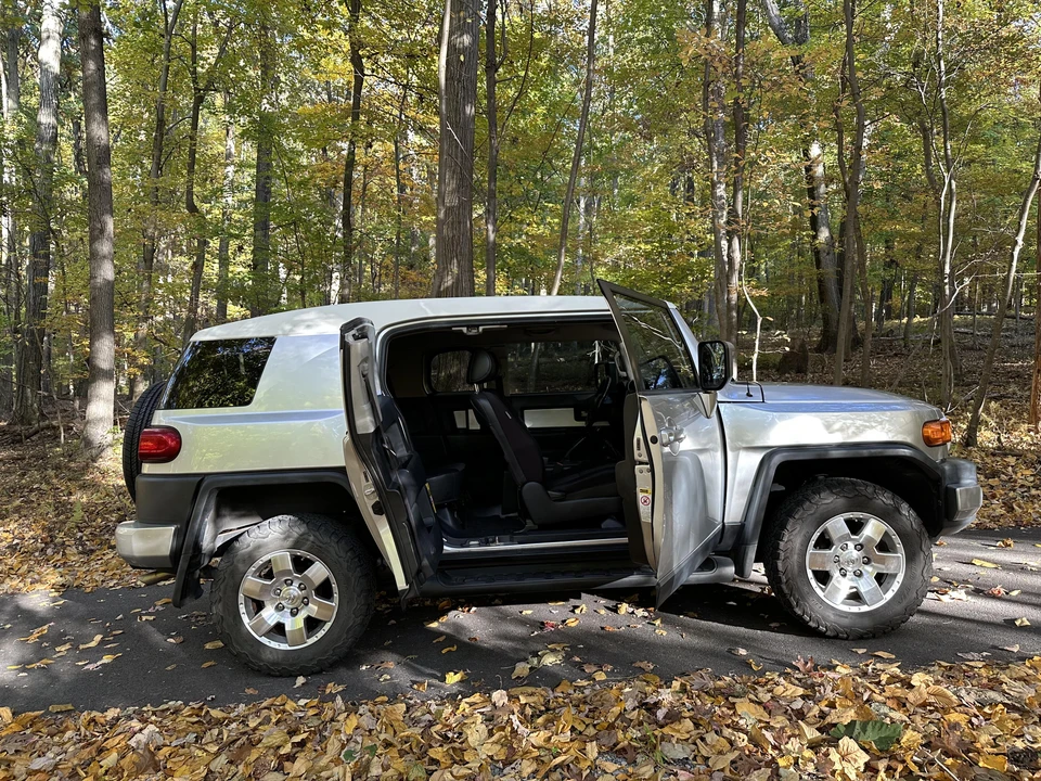 2008 Toyota FJ Cruiser - Image 27 of 31
