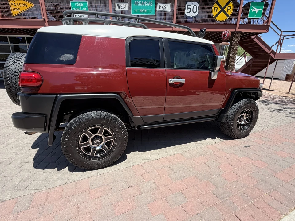2008 Toyota FJ Cruiser - Image 13 of 31