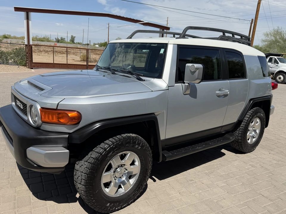 2008 Toyota FJ Cruiser - Image 2 of 31
