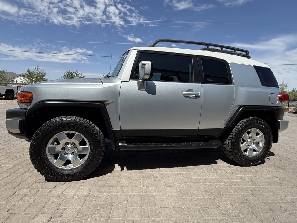 2008 Toyota FJ Cruiser - Image 19 of 31