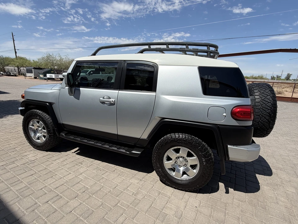2008 Toyota FJ Cruiser - Image 16 of 31