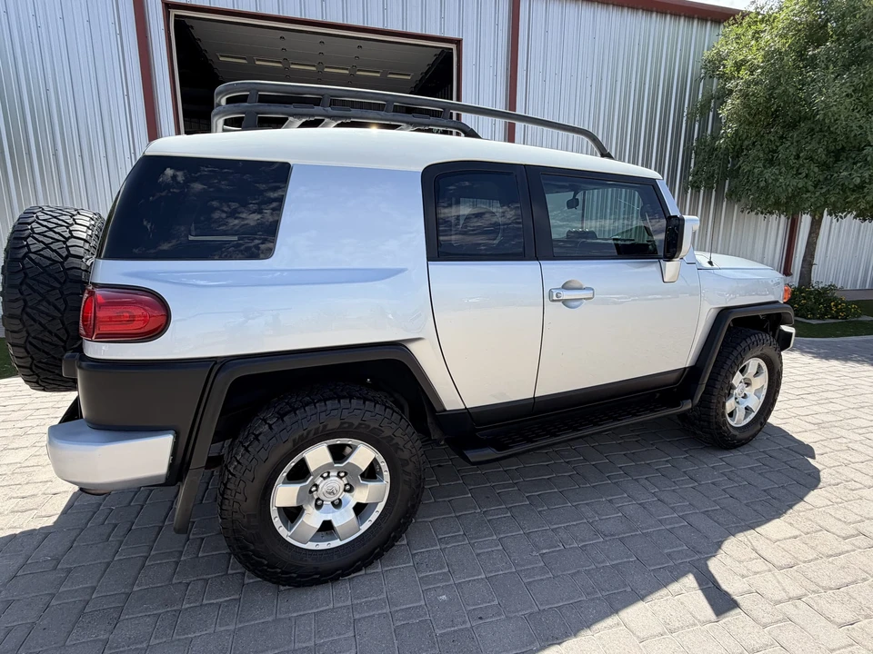 2008 Toyota FJ Cruiser - Image 11 of 31