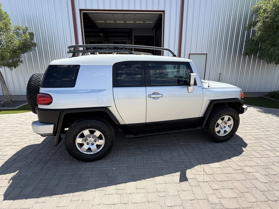 2008 Toyota FJ Cruiser - Image 10 of 31
