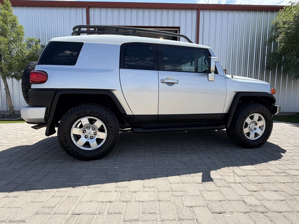 2008 Toyota FJ Cruiser - Image 9 of 31