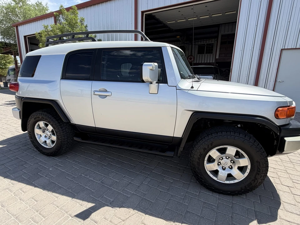 2008 Toyota FJ Cruiser - Image 8 of 31