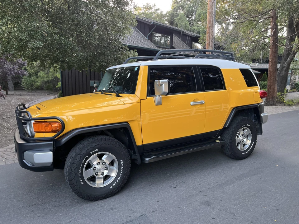 2008 Toyota FJ Cruiser - Image 2 of 31