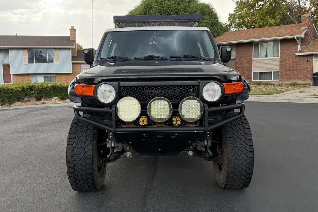 2008 Toyota FJ Cruiser - Image 2 of 31