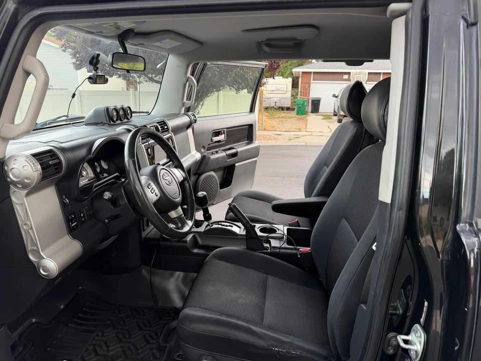 2008 Toyota FJ Cruiser - Image 25 of 31