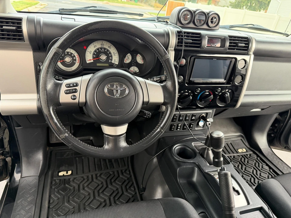 2008 Toyota FJ Cruiser - Image 24 of 31