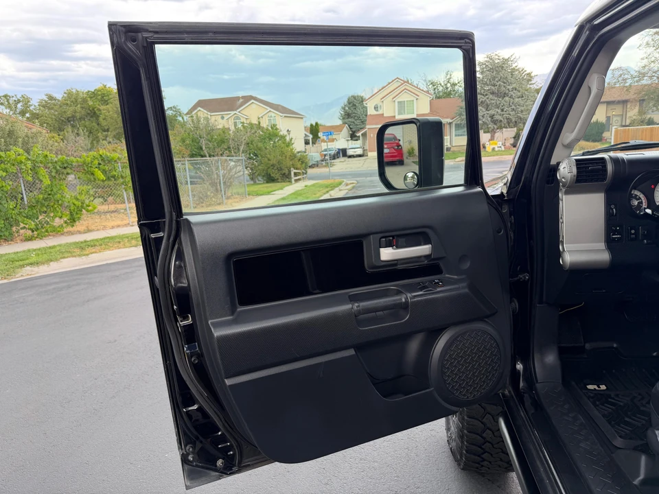 2008 Toyota FJ Cruiser - Image 30 of 31
