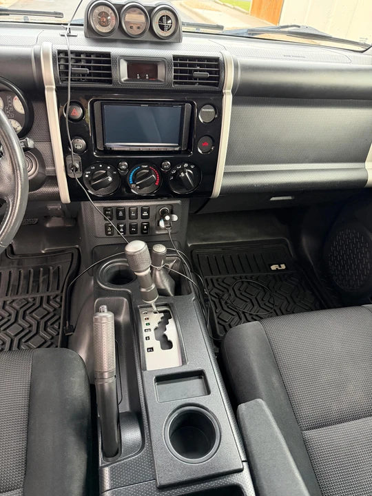 2008 Toyota FJ Cruiser - Image 28 of 31