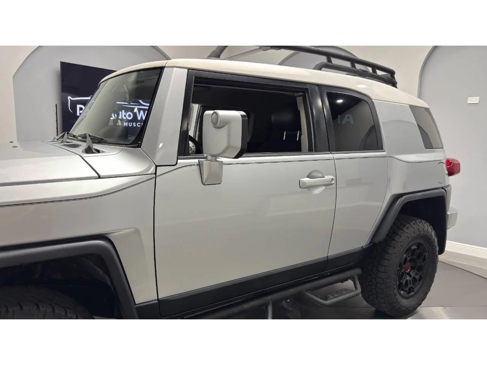2008 Toyota FJ Cruiser - Image 14 of 31