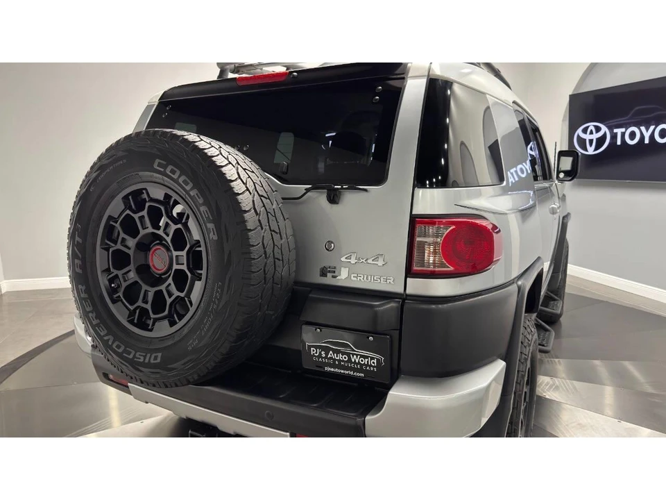 2008 Toyota FJ Cruiser - Image 21 of 31