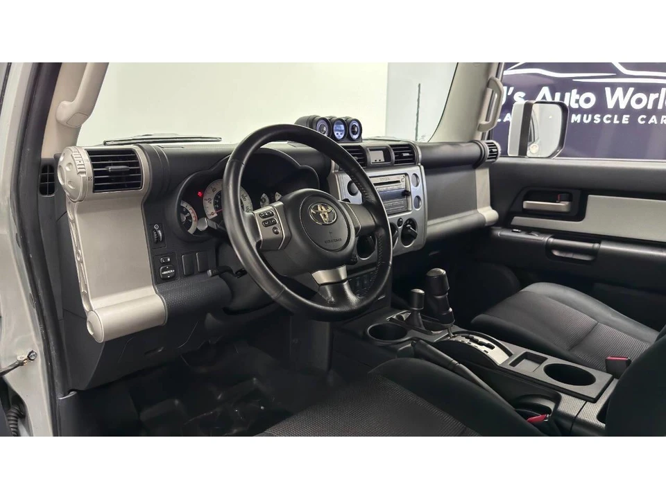 2008 Toyota FJ Cruiser - Image 25 of 31