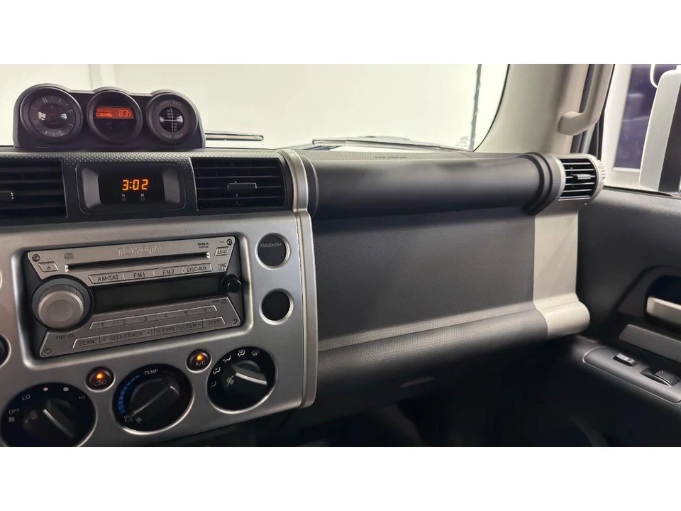 2008 Toyota FJ Cruiser - Image 28 of 31