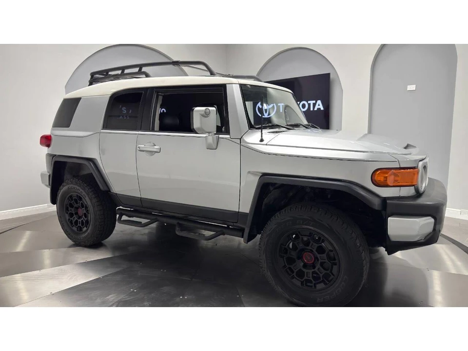 2008 Toyota FJ Cruiser - Image 8 of 31