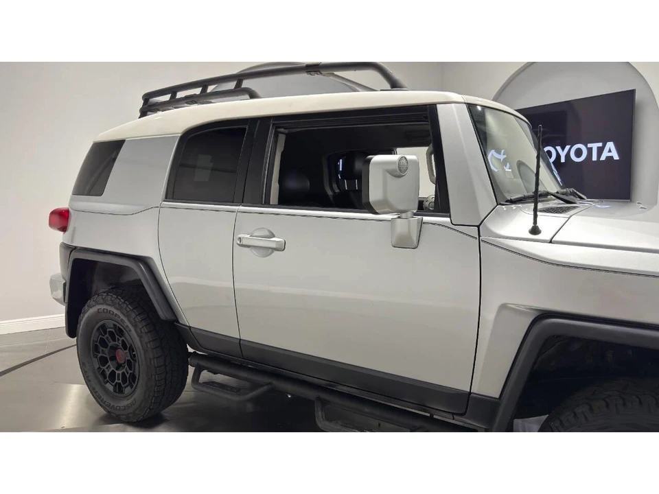 2008 Toyota FJ Cruiser - Image 11 of 31
