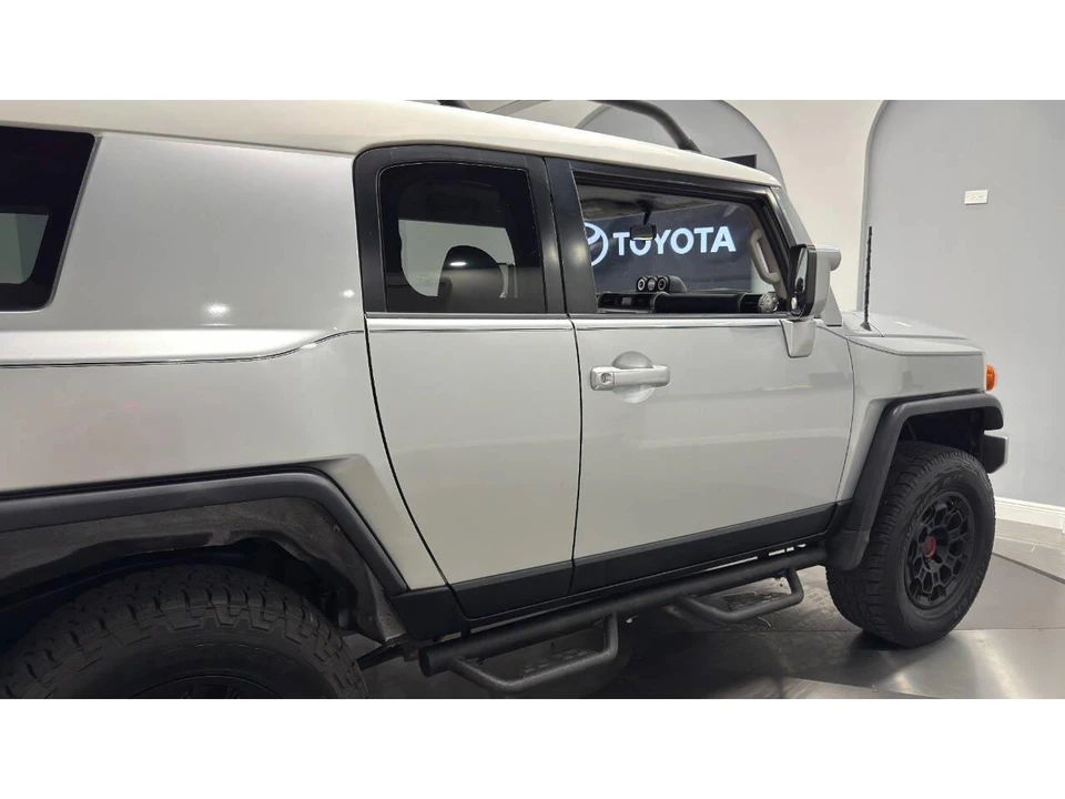 2008 Toyota FJ Cruiser - Image 23 of 31