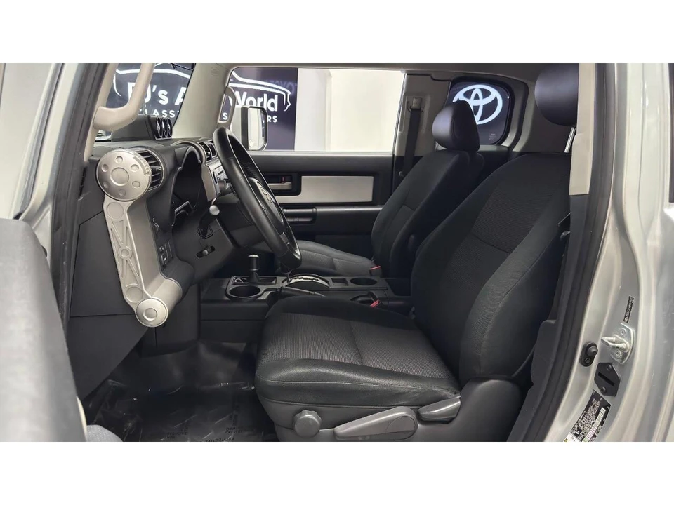 2008 Toyota FJ Cruiser - Image 24 of 31