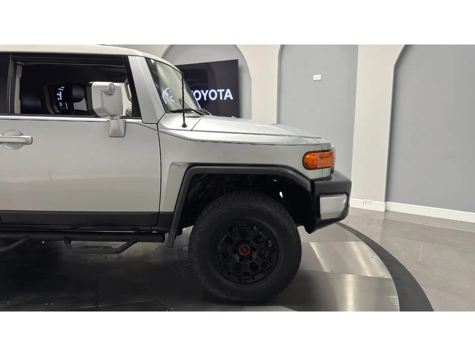 2008 Toyota FJ Cruiser - Image 10 of 31