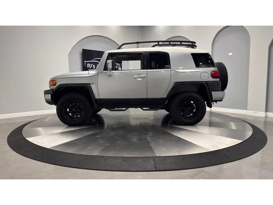 2008 Toyota FJ Cruiser - Image 2 of 31