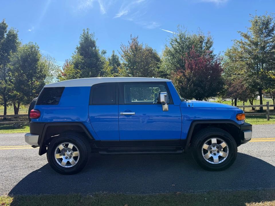 2008 Toyota FJ Cruiser - Image 24 of 31