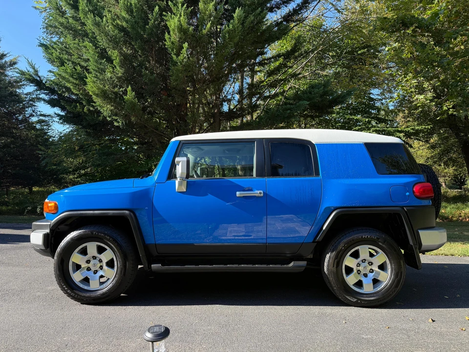 2008 Toyota FJ Cruiser - Image 18 of 31
