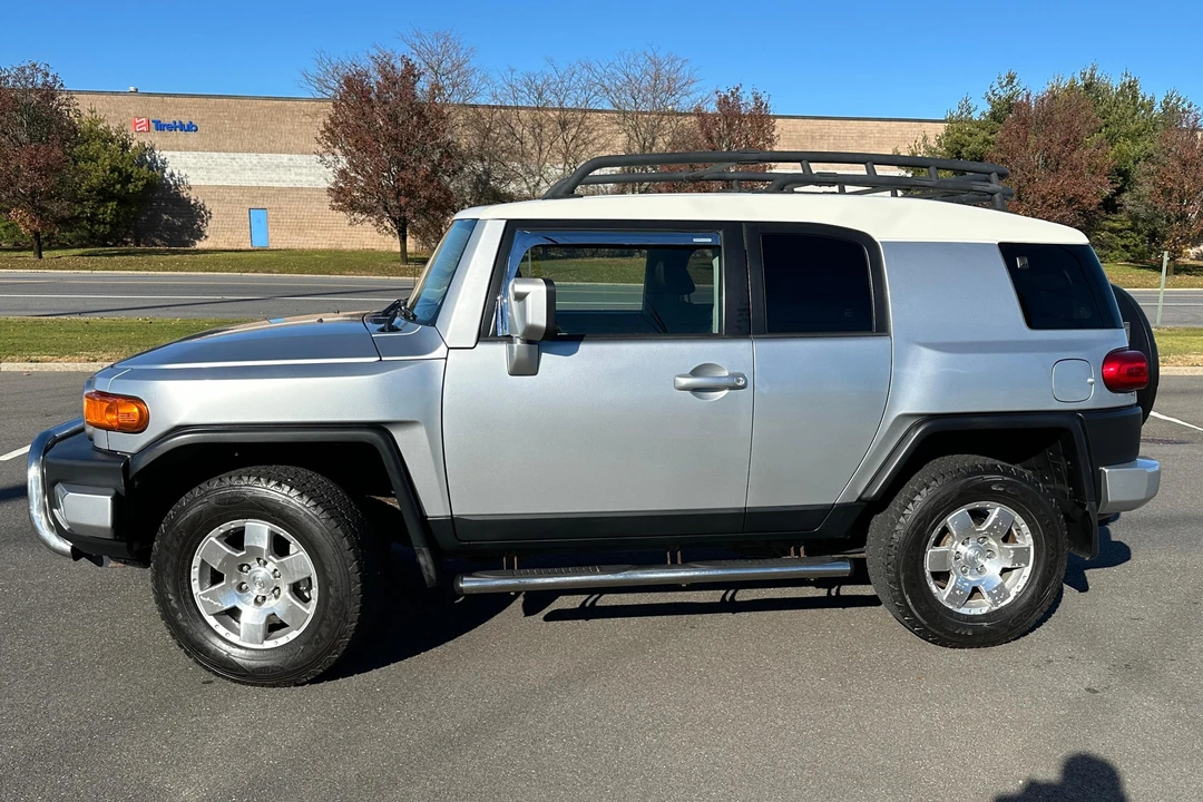2008 Toyota FJ Cruiser - Image 3 of 31