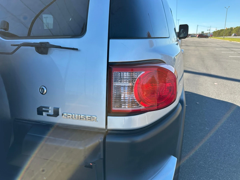 2008 Toyota FJ Cruiser - Image 30 of 31