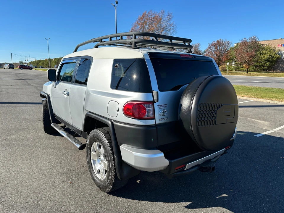 2008 Toyota FJ Cruiser - Image 9 of 31