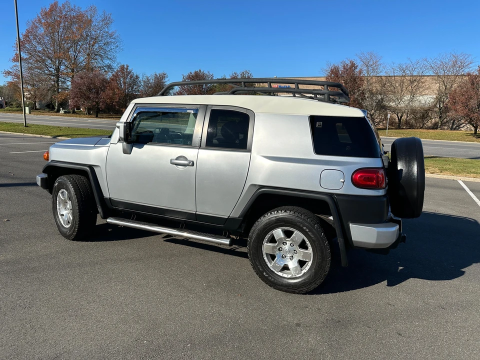 2008 Toyota FJ Cruiser - Image 8 of 31