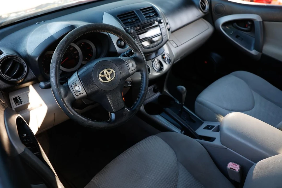 2008 Toyota RAV4 3rd Gen - Image 4 of 21