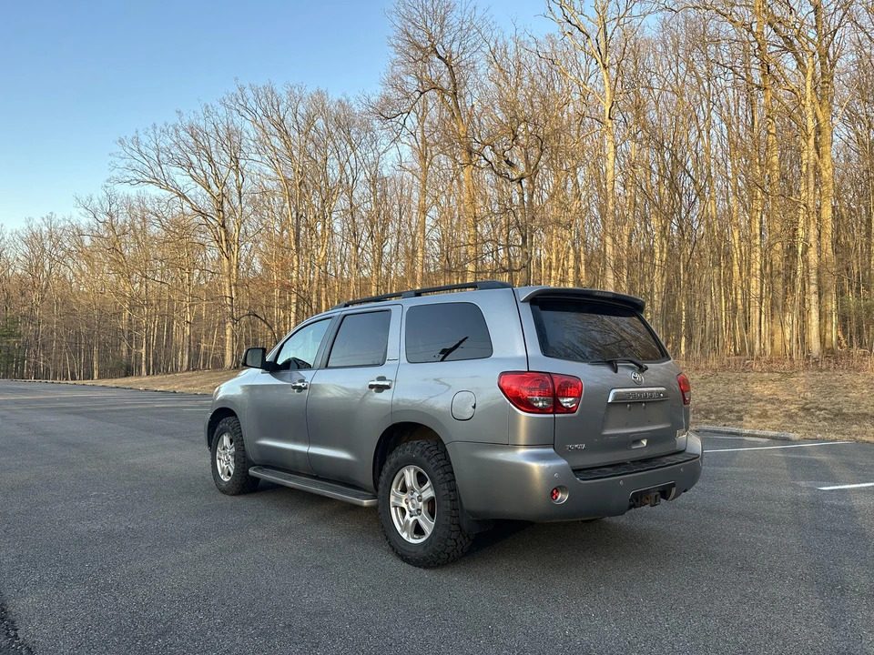 2008 Toyota Sequoia 2nd Gen - Image 13 of 31