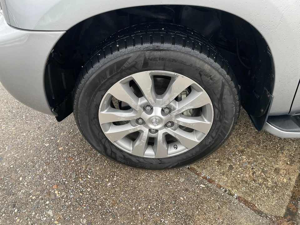 2008 Toyota Sequoia 2nd Gen - Image 28 of 31