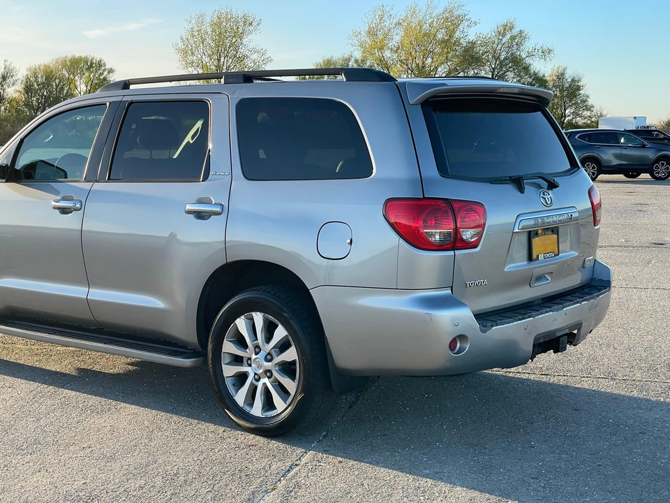 2008 Toyota Sequoia 2nd Gen - Image 18 of 31